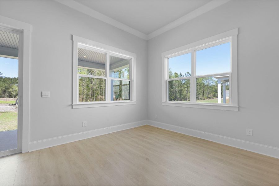 Spacious, unfurnished interior of a new home in Sheep Island, Summerville (Image 13).