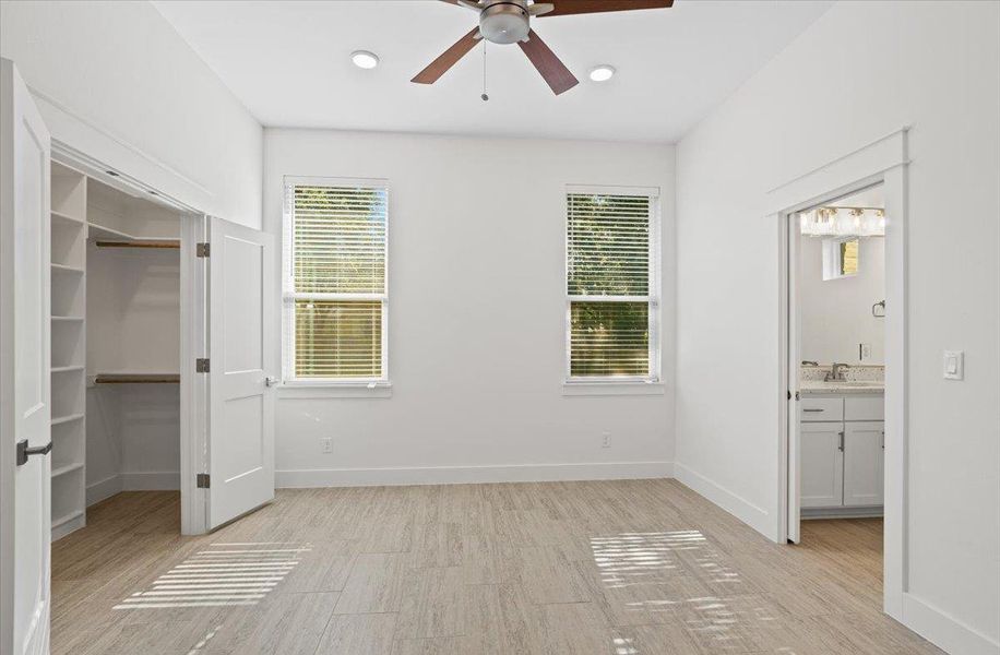 Spacious, unfurnished interior of a new home in , Salado (Image 24).