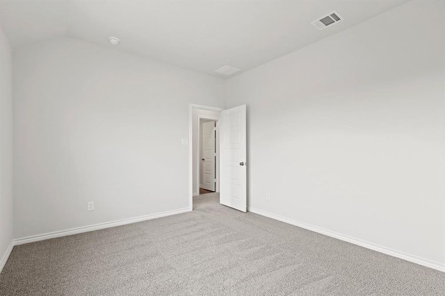 Spacious, unfurnished interior of a new home in Rocky Creek Crossing, Fort Worth (Image 31).