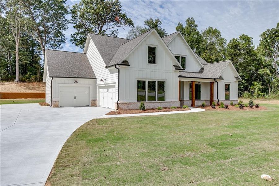 Front exterior of a new home in , Commerce, GA, highlighting curb appeal (Image 1). Front exterior of a new home in , Commerce, GA, highlighting curb appeal (Image 1).