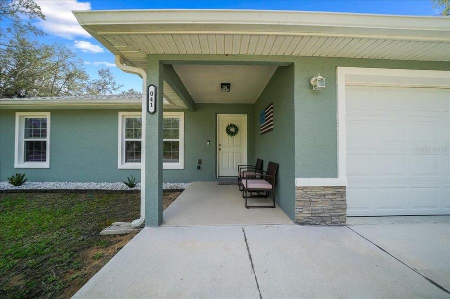 Exterior details and patio area of a home in , Ocklawaha (Image 24).