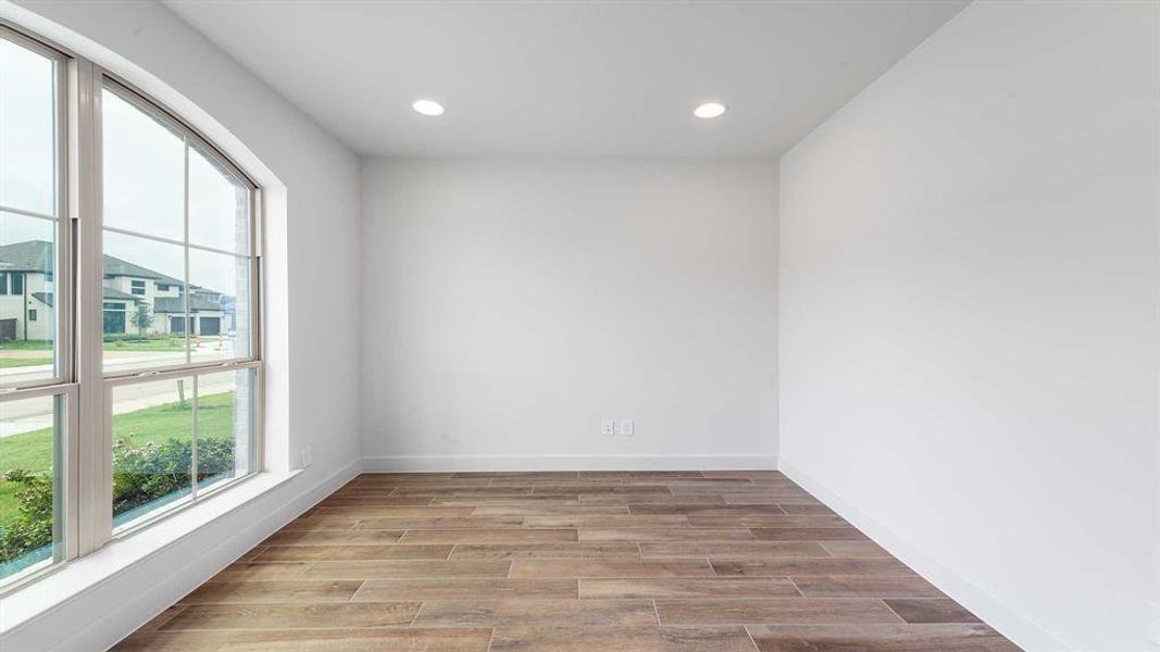 Spacious, unfurnished interior of a new home in The Lakes Of Somercrest 60', Midlothian (Image 17). Spacious, unfurnished interior of a new home in The Lakes Of Somercrest 60', Midlothian (Image 17).
