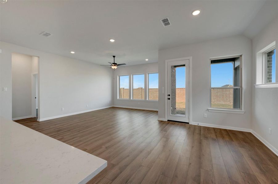 Spacious, unfurnished interior of a new home in Beacon Point at Lago Mar 50’ Homesites, Texas City (Image 33).