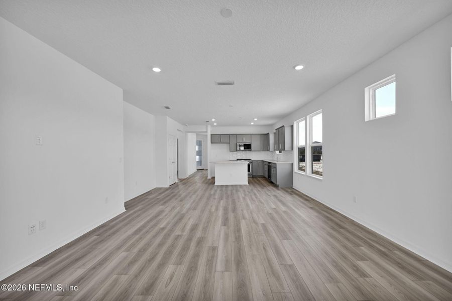 Spacious, unfurnished interior of a new home in Del Webb Wildlight, Yulee (Image 21).