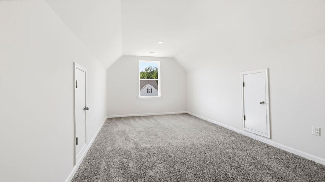 Spacious, unfurnished interior of a new home in Blue Ridge Trail, Fountain Inn (Image 30).