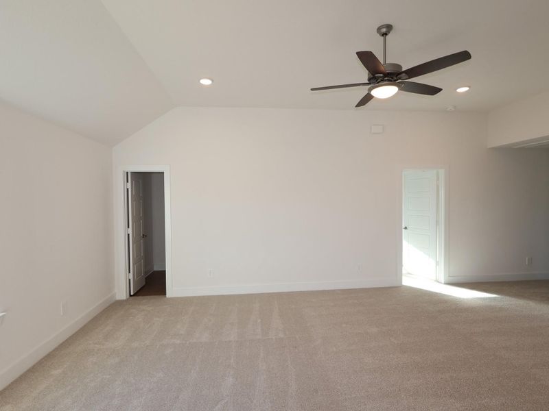 Spacious, unfurnished interior of a new home in Sorella, Tomball (Image 24).