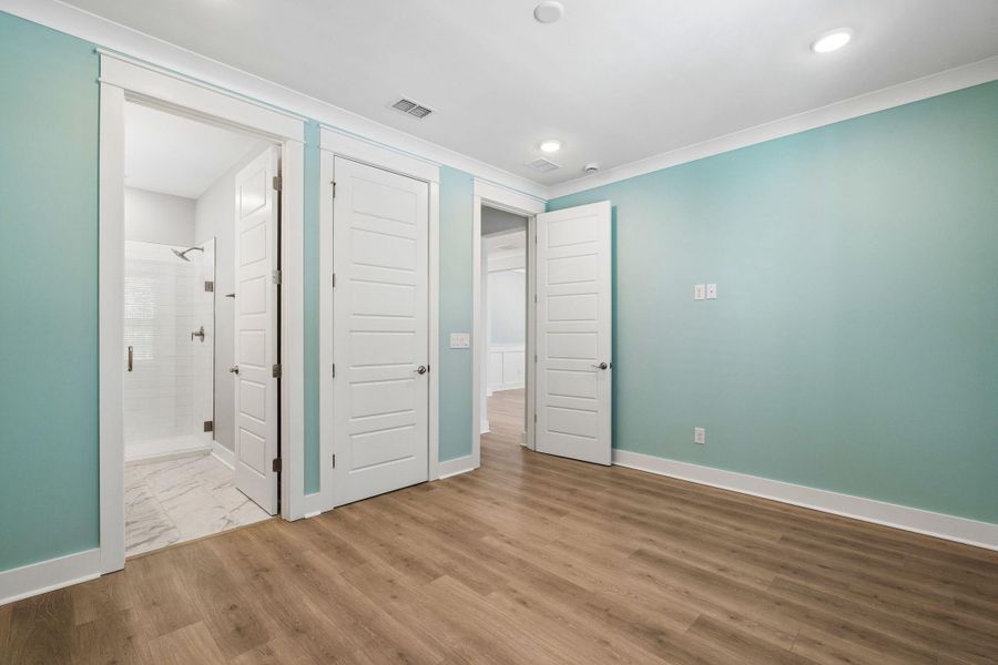 Spacious, unfurnished interior of a new home in Liberty Hill Farm, Mount Pleasant (Image 49).