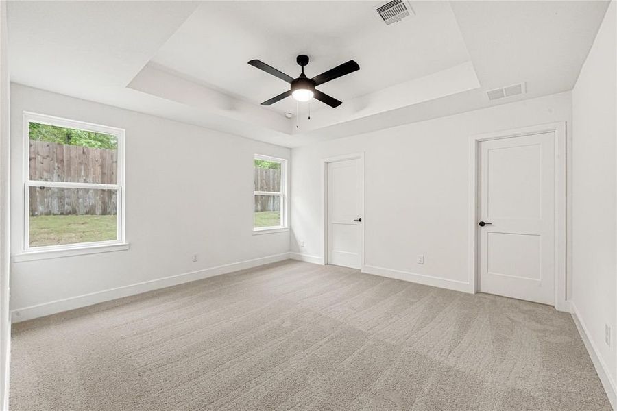 Spacious, unfurnished interior of a new home in Bayou Maison, Dickinson (Image 16).
