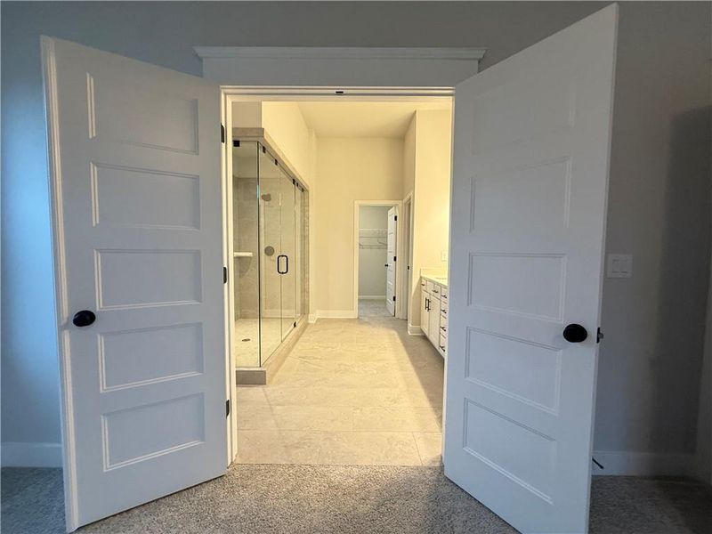 Spacious, unfurnished interior of a new home in Ponderosa Farms Manor, Gainesville (Image 37).