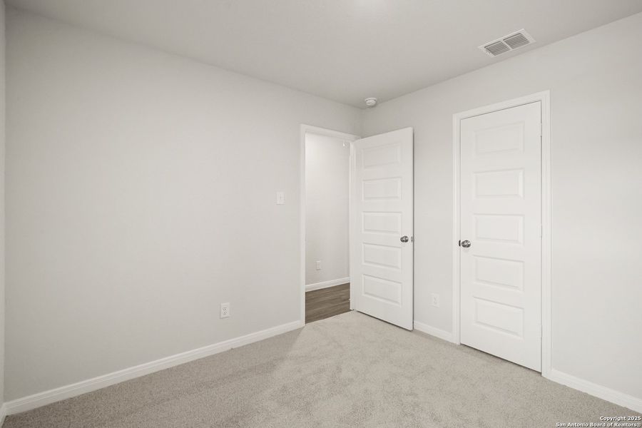 Spacious, unfurnished interior of a new home in Dauer Ranch, New Braunfels (Image 23). Spacious, unfurnished interior of a new home in Dauer Ranch, New Braunfels (Image 23).