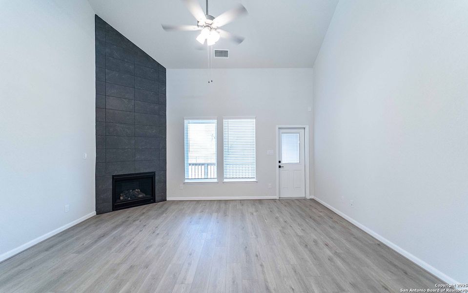 Spacious, unfurnished interior of a new home in Arcadia Ridge, San Antonio (Image 10). Spacious, unfurnished interior of a new home in Arcadia Ridge, San Antonio (Image 10).