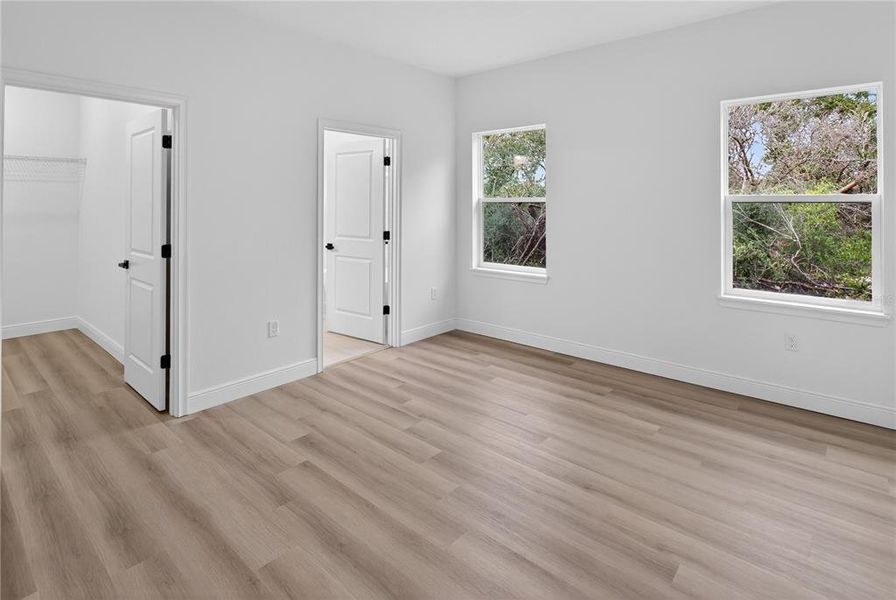 Spacious, unfurnished interior of a new home in , Ocala (Image 23).