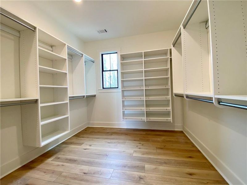 Spacious, unfurnished interior of a new home in , Gainesville (Image 25).