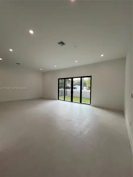 Spacious, unfurnished interior of a new home in , Hollywood (Image 16).