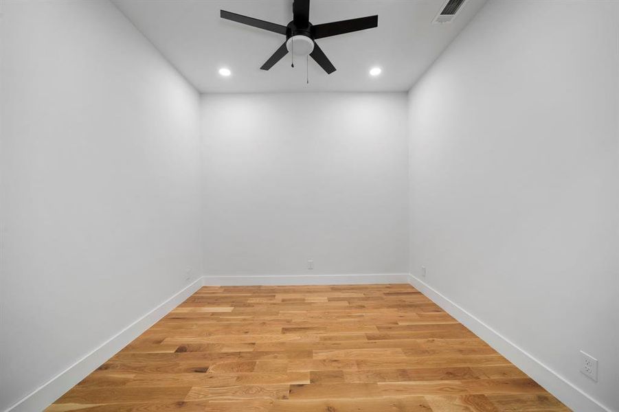 Spacious, unfurnished interior of a new home in , Dallas (Image 27).