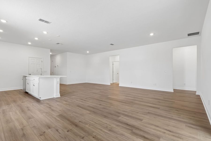 Spacious, unfurnished interior of a new home in Park View at the Hills, Minneola (Image 7). Spacious, unfurnished interior of a new home in Park View at the Hills, Minneola (Image 7).