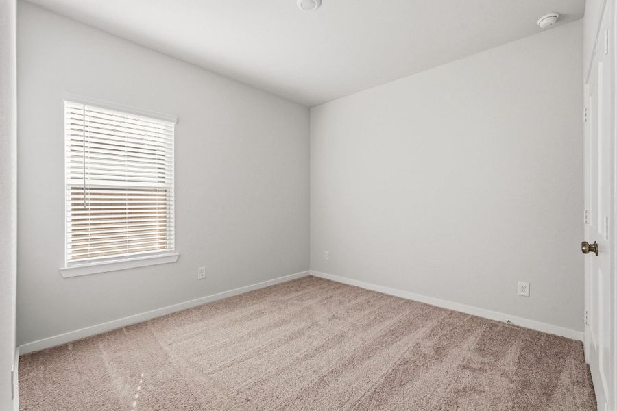Spacious, unfurnished interior of a new home in Sanford Farms, Waller (Image 24).