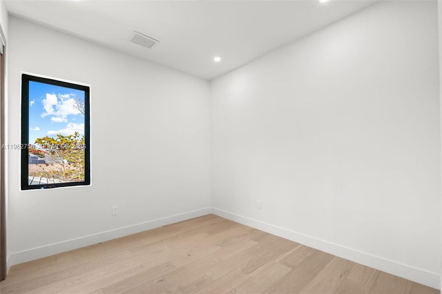 Spacious, unfurnished interior of a new home in , Miami (Image 22).