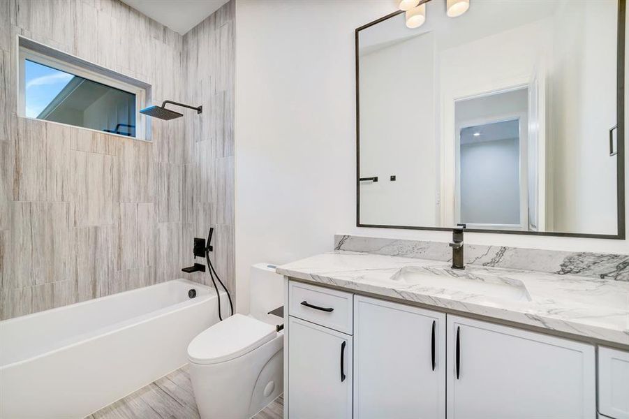 Furnished interior view inside a new home in , Dallas (Image 17).