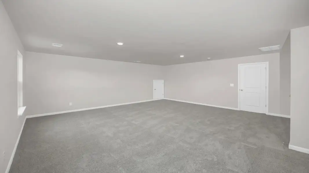 Spacious, unfurnished interior of a new home in Livingston Woods, Irmo (Image 23).