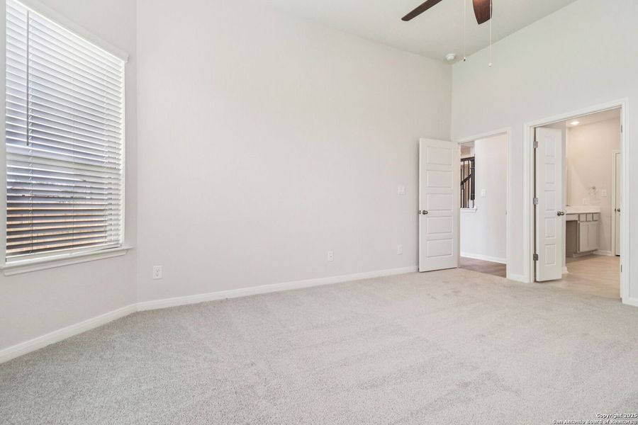 Spacious, unfurnished interior of a new home in Fox Falls, Boerne (Image 43).