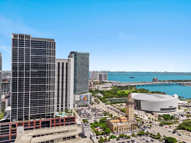 Condo located in Miami, FL showcasing its design and architecture (Image 32).