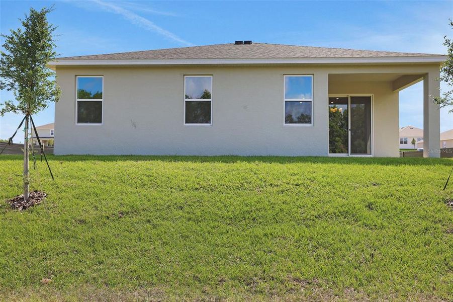 Exterior details and patio area of a home in Seaport Village, Tavares (Image 16).