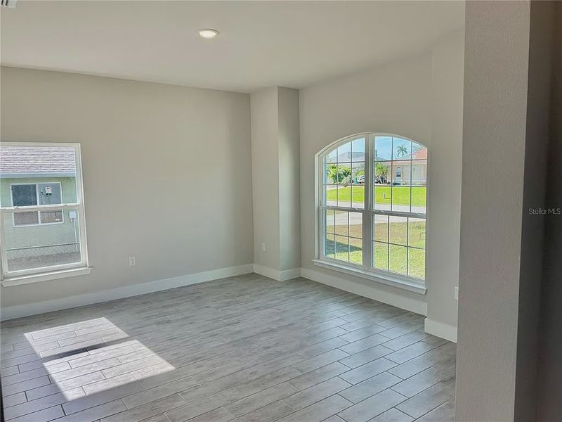 Spacious, unfurnished interior of a new home in South Gulf Cove, Port Charlotte (Image 24).