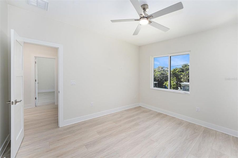 Spacious, unfurnished interior of a new home in , Largo (Image 31).