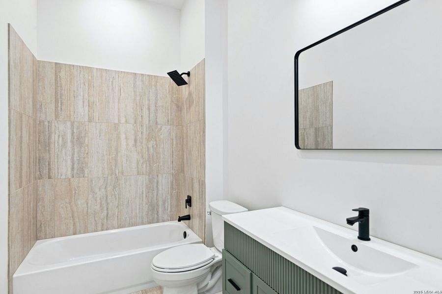 Furnished interior view inside a new home in , Bandera (Image 13).