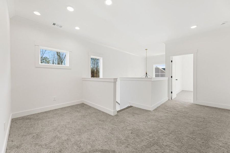 Spacious, unfurnished interior of a new home in Hillshire, Cumming (Image 13).