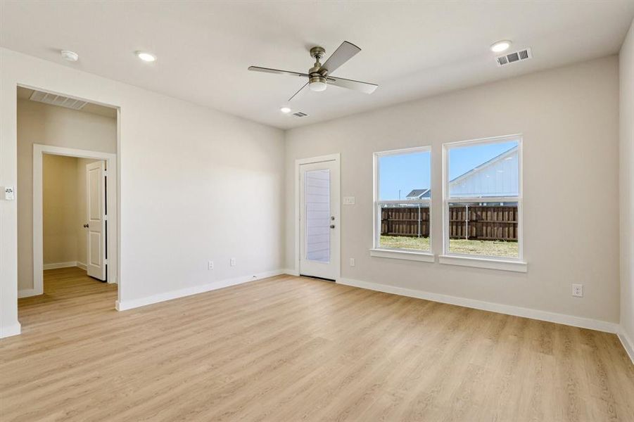 Spacious, unfurnished interior of a new home in Hickory Hill, Sherman (Image 32).