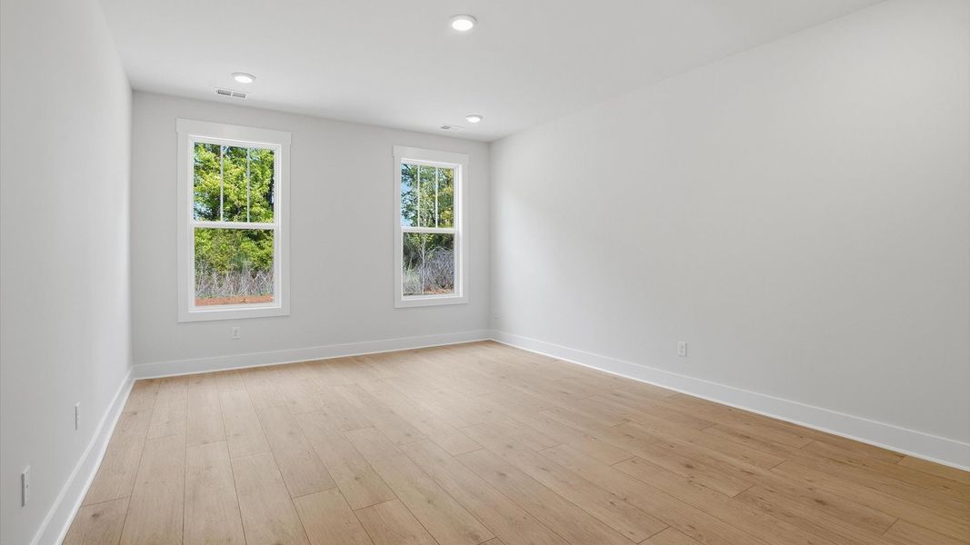 Desirable primary suite layout with spacious en suite bath in a proven, established community in Greenville, SC