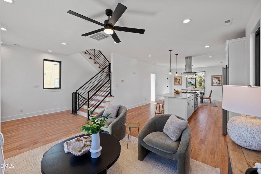 21-813 N Roxboro_6719 21-813 N Roxboro_6719