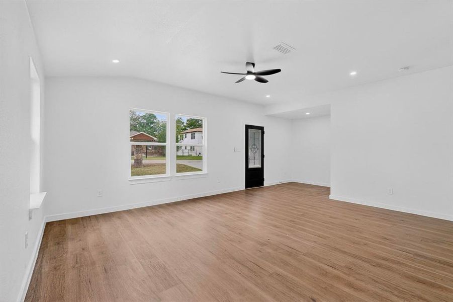 Spacious, unfurnished interior of a new home in , Seagoville (Image 19).