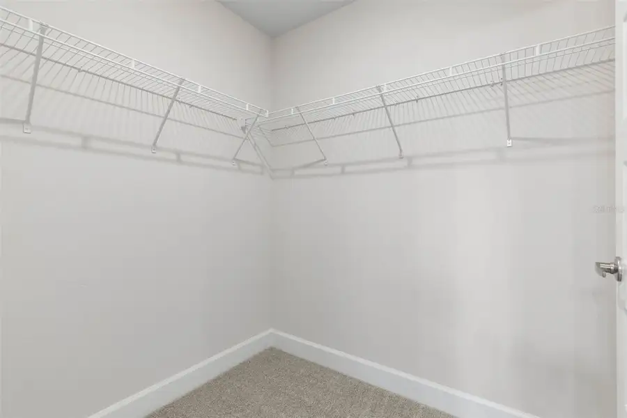 Spacious, unfurnished interior of a new home in Arbor Park, Leesburg (Image 25).