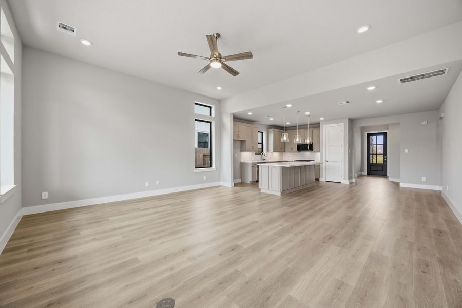 Spacious, unfurnished interior of a new home in Elyson, Katy (Image 20).