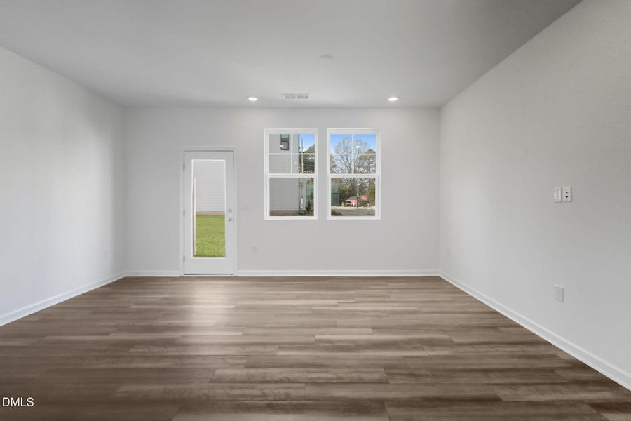 SUN_ElmGrove_Pic_Jackson_QMI_25_Great_2o