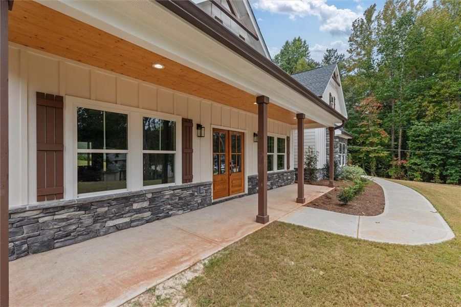 Exterior details and patio area of a home in , Villa Rica (Image 3).