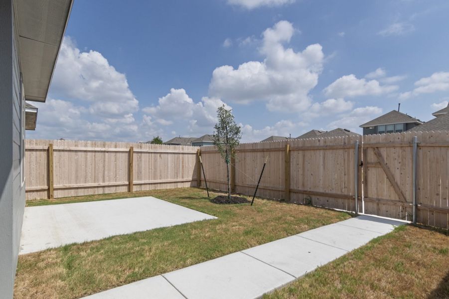 Exterior details and patio area of a home in Blanco Vista, San Marcos (Image 23).