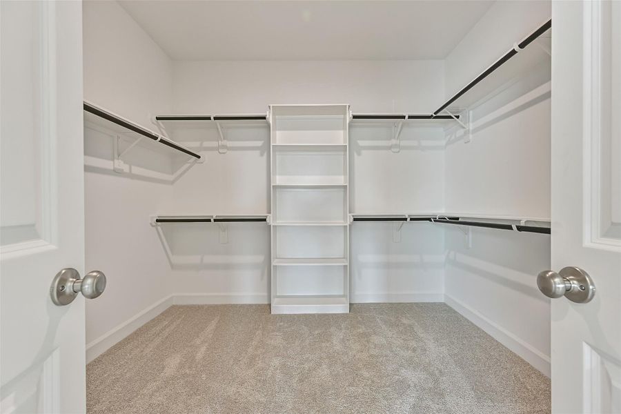 Spacious, unfurnished interior of a new home in Pearland Old Townsite, Pearland (Image 38).