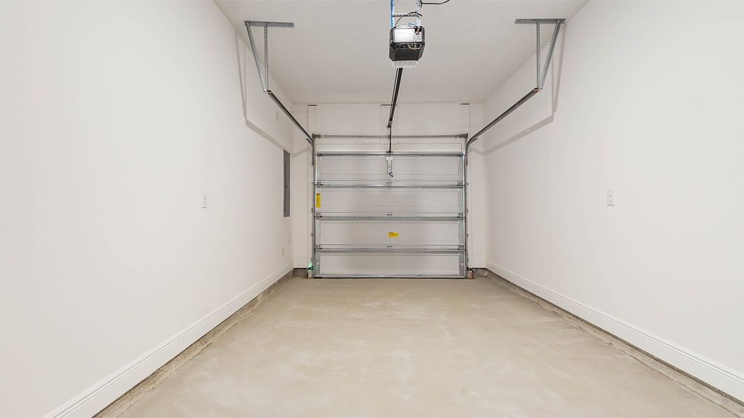 Spacious, unfurnished interior of a new home in Bayside at Ward Creek, Panama City Beach (Image 33).