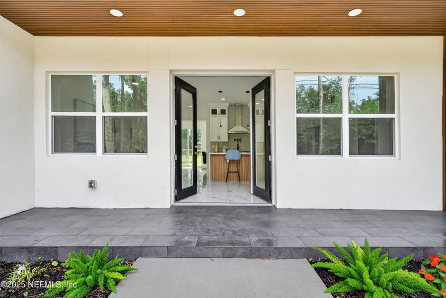 Exterior details and patio area of a home in , Jacksonville (Image 1).