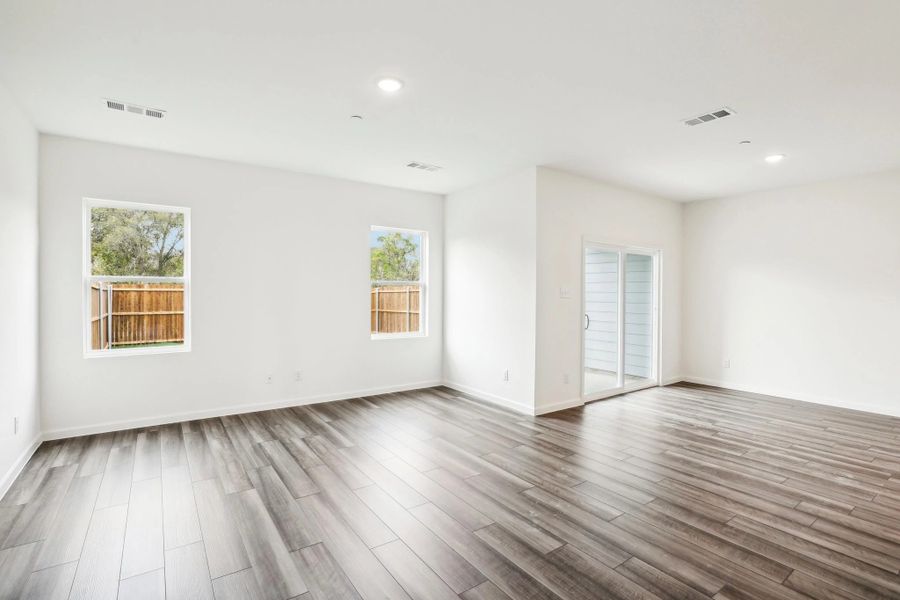 Representative unfurnished interior of a home built from the Glory by Starlight Homes in Broadmoor Village, Cedar Hill (Image 15).