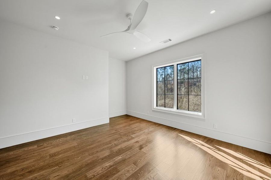 Spacious, unfurnished interior of a new home in Blue Heron Walk, Atlanta (Image 41).