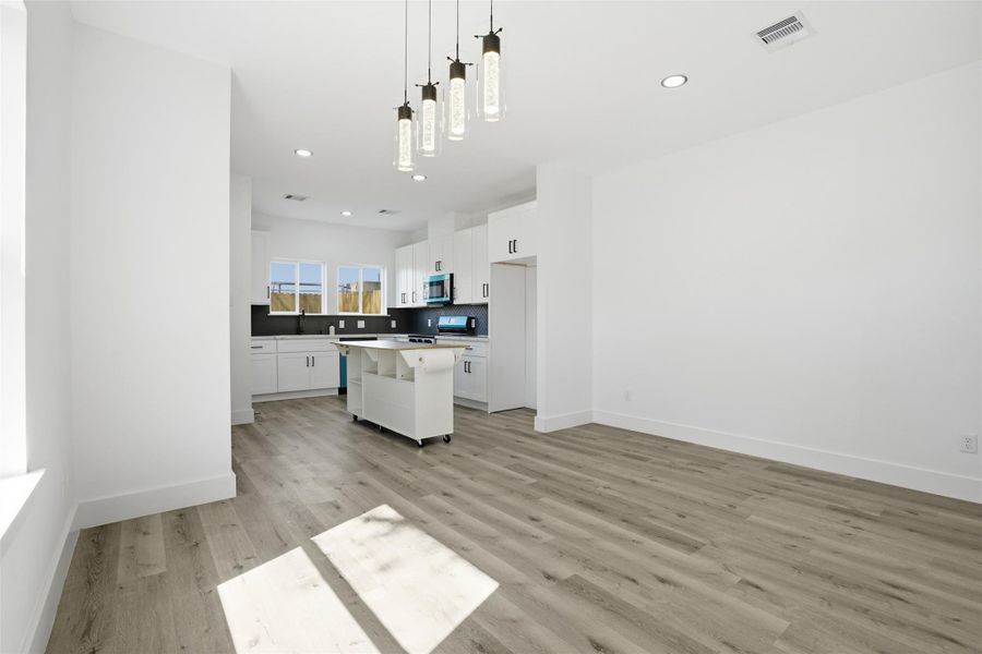Spacious, unfurnished interior of a new home in , La Porte (Image 11).