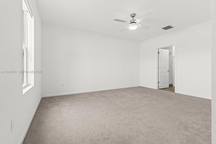 Spacious, unfurnished interior of a new home in , Fort Pierce (Image 25).