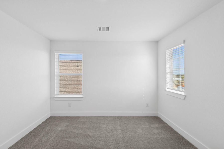 Spacious, unfurnished interior of a new home in Lago Mar, Santa Fe (Image 35).