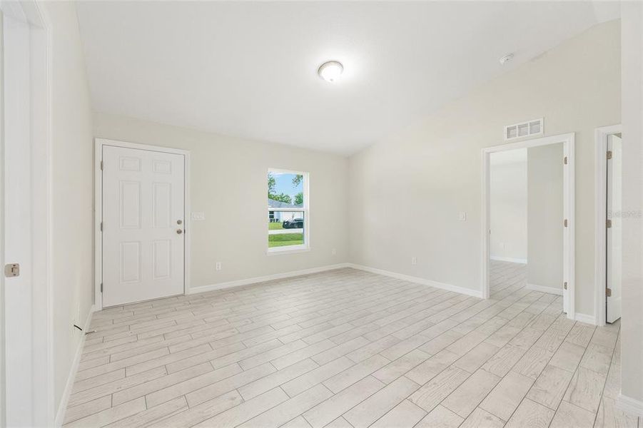 Spacious, unfurnished interior of a new home in , Ocala (Image 16).