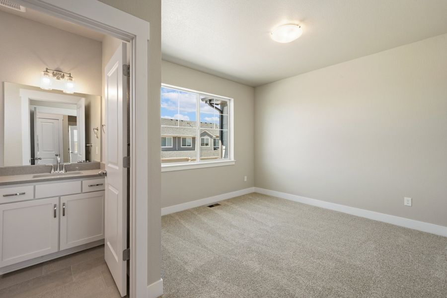 Spacious, unfurnished interior of a new home in The Lakes at Centerra, Loveland (Image 19).